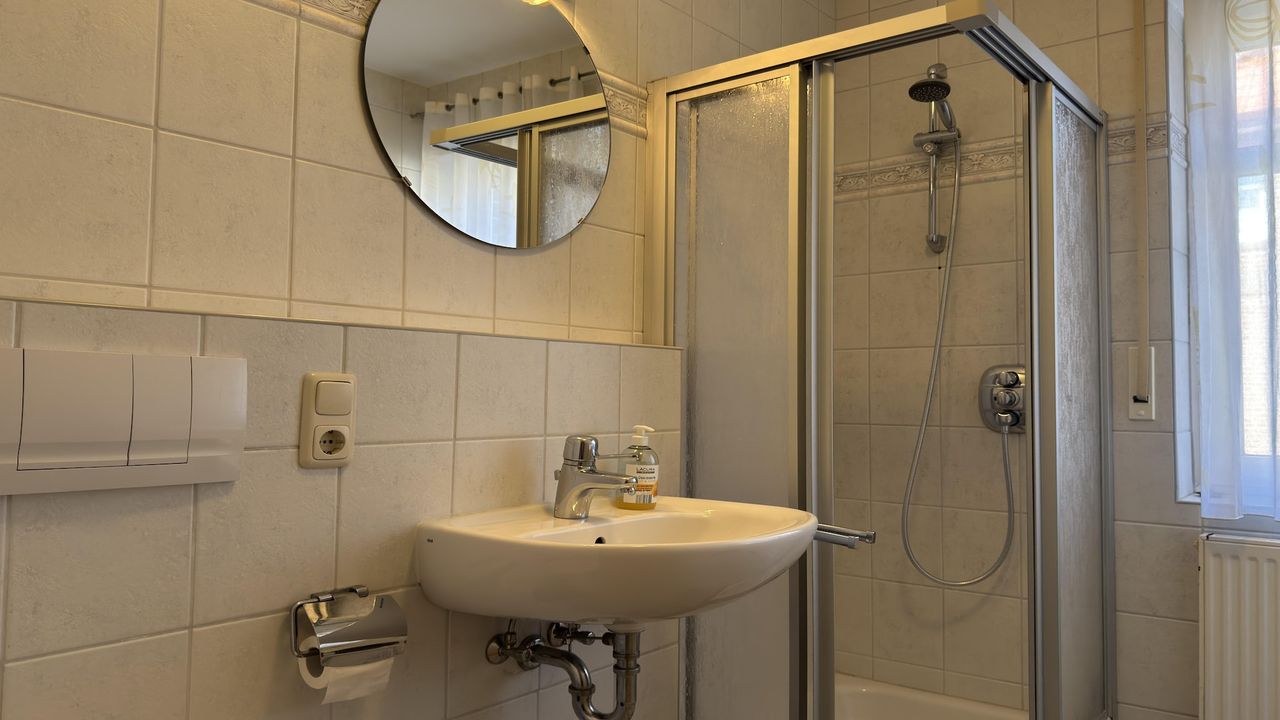 BathRoom BathRoom